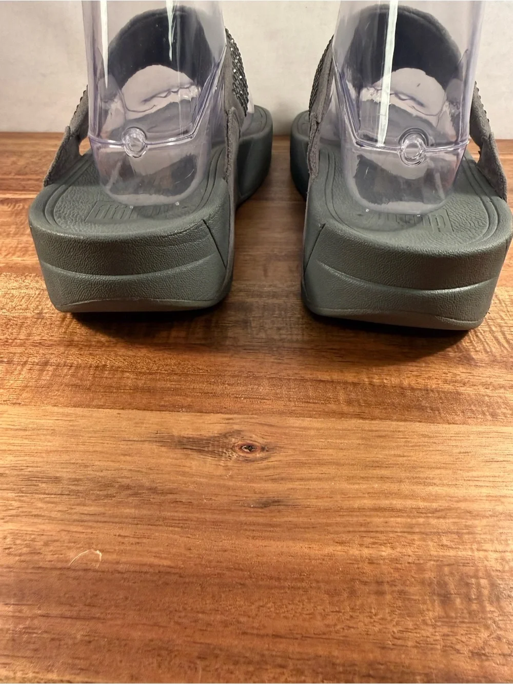 FitFlop Lulu Crystal Embelished Toe-Post Sandals, Grey Size 9 NWT